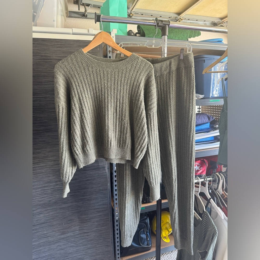Olive green ribbed matching sweat set
